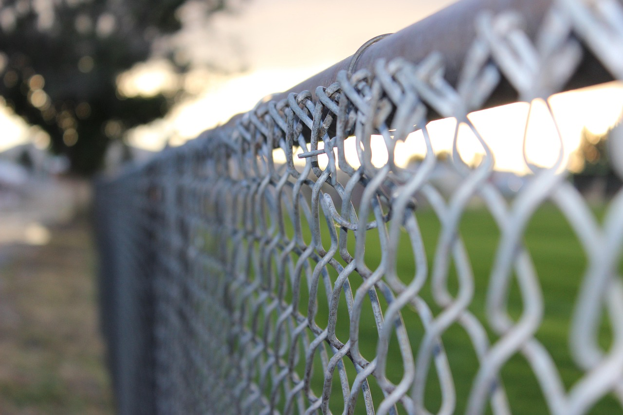 Chain link fence for protecting a property