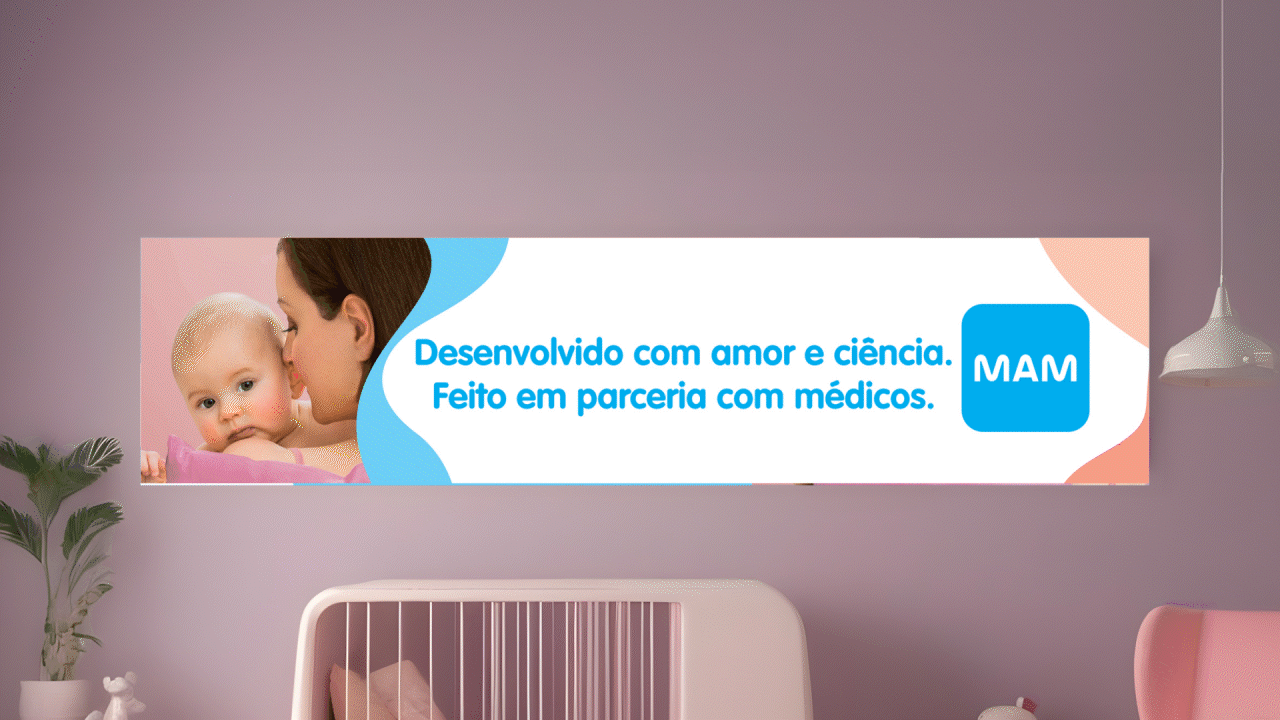 Uma parede roxa com uma placa que diz mam nela