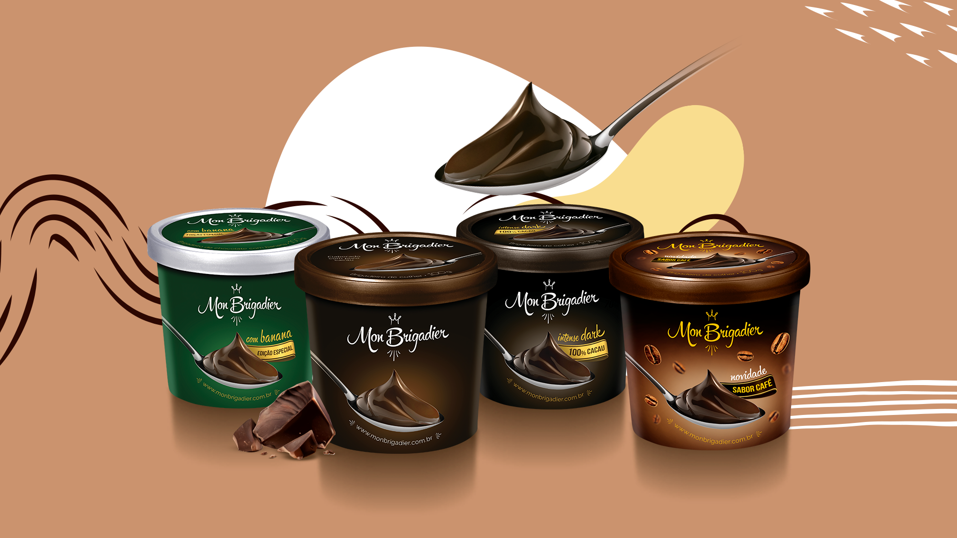 Quatro recipientes de sorvete de chocolate com colheres dentro