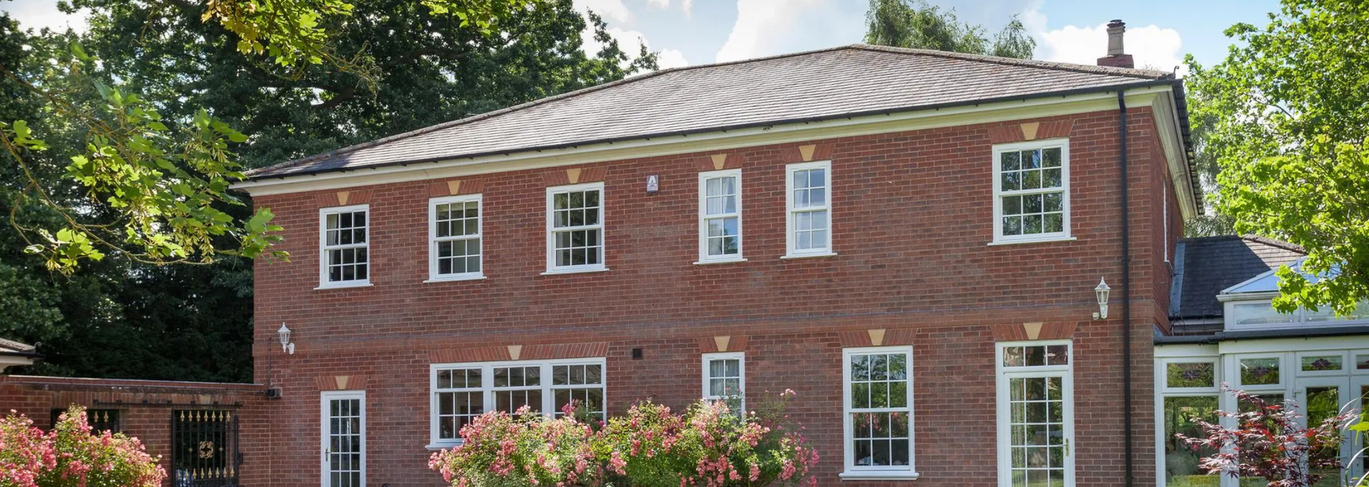 Picture displaying the sash window design. 