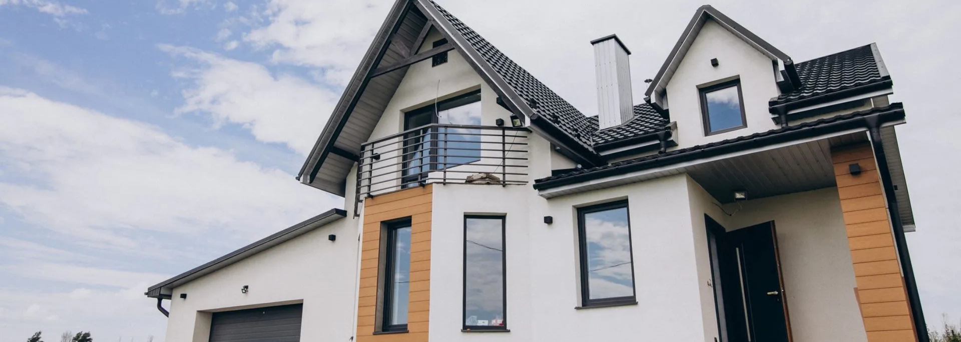 Picture of a modern house with flush casement windows.