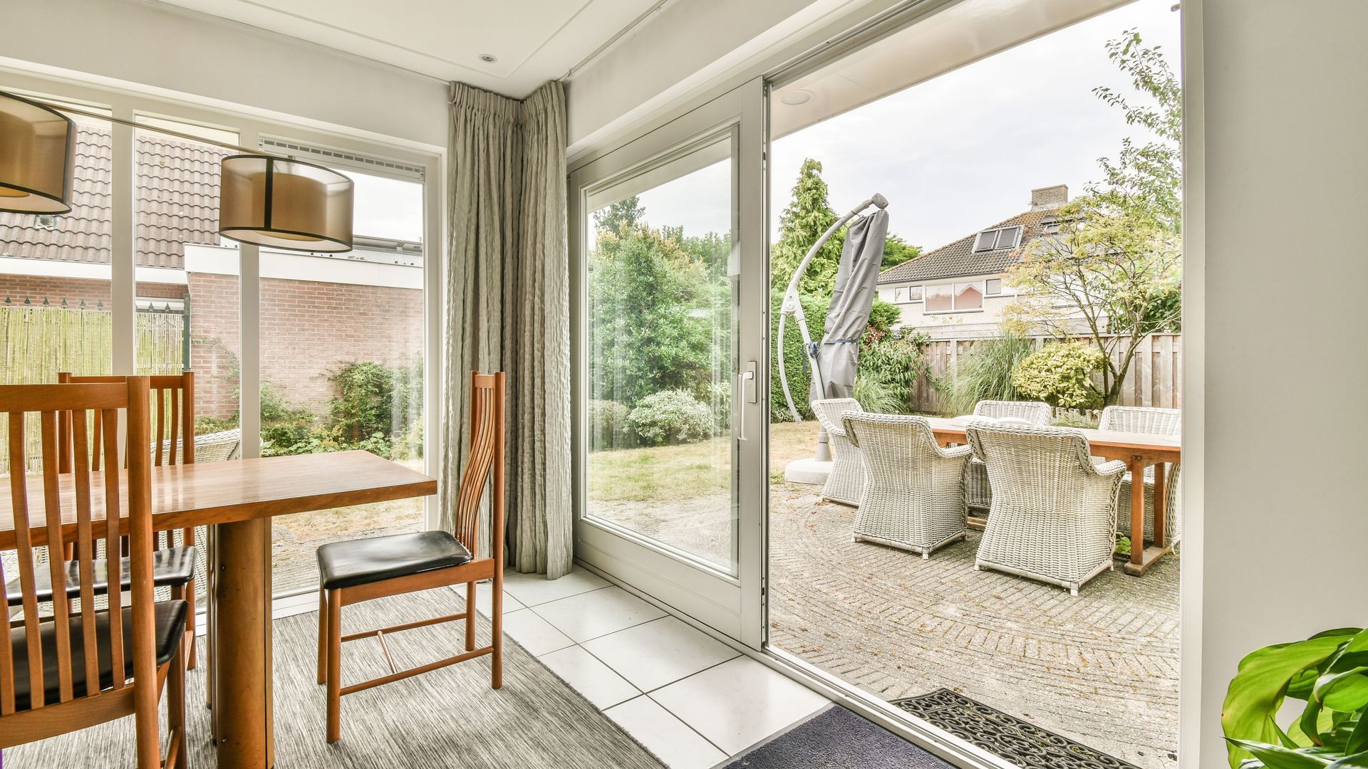 Having issues with sliding patio doors and wondering if they need replacing? 