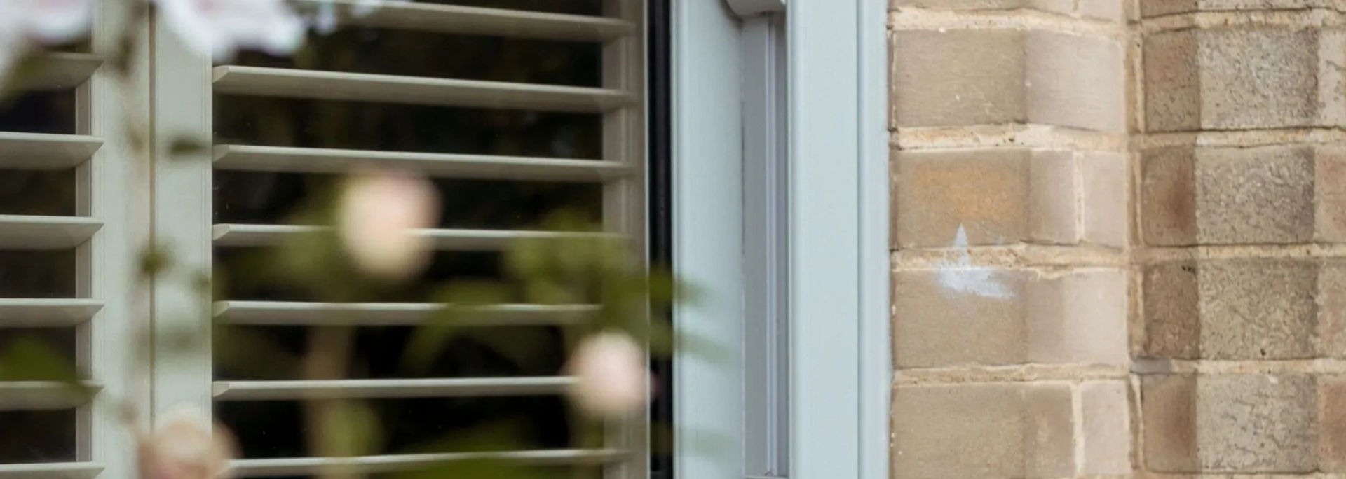 Picture of an integrated blind. Picture of an integrated blind.