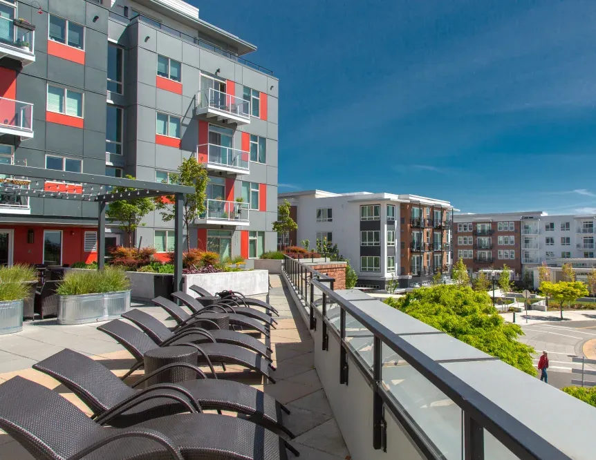 A row of lounge chairs are lined up in front of a building