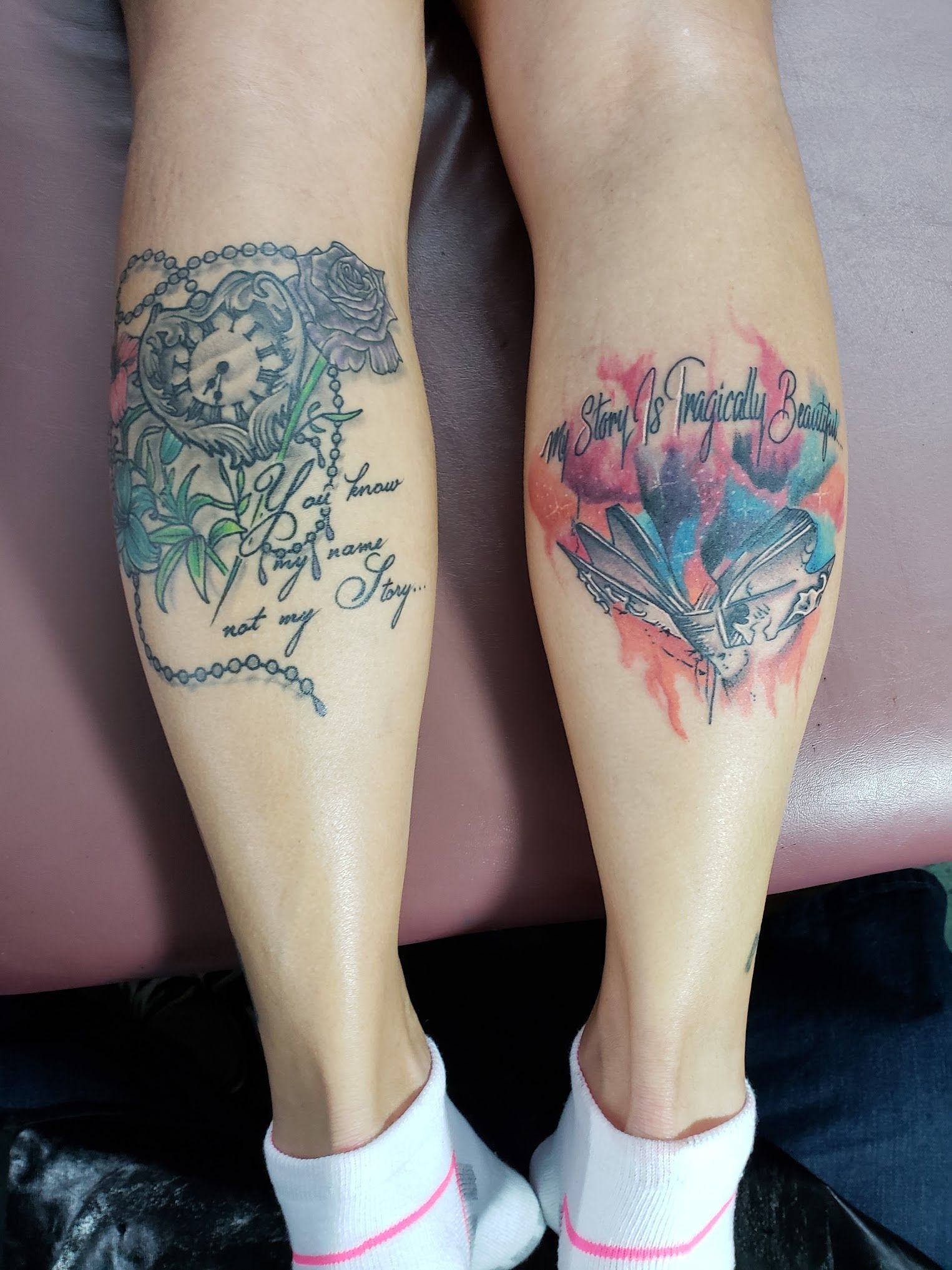 A woman has a tattoo on her leg that says i love you