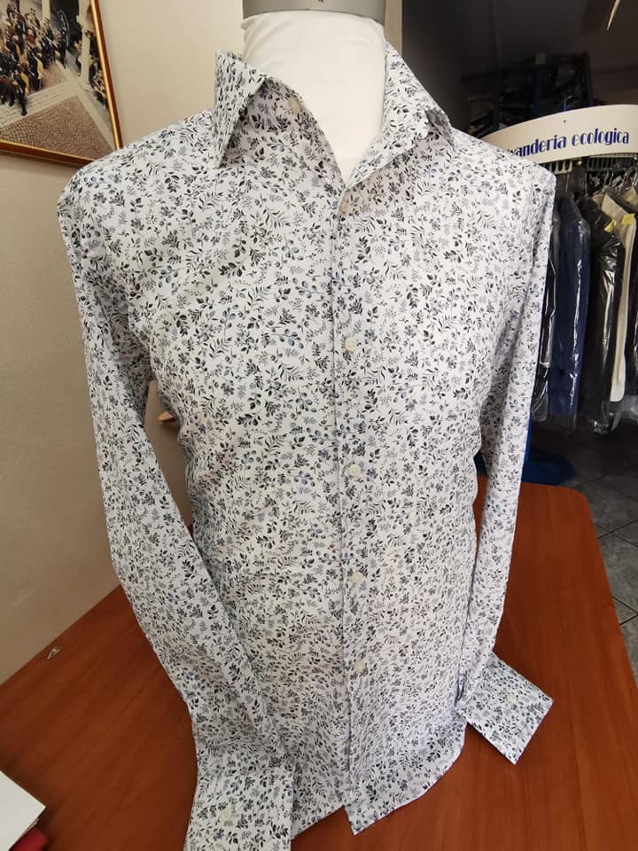 camicia chiara uomo