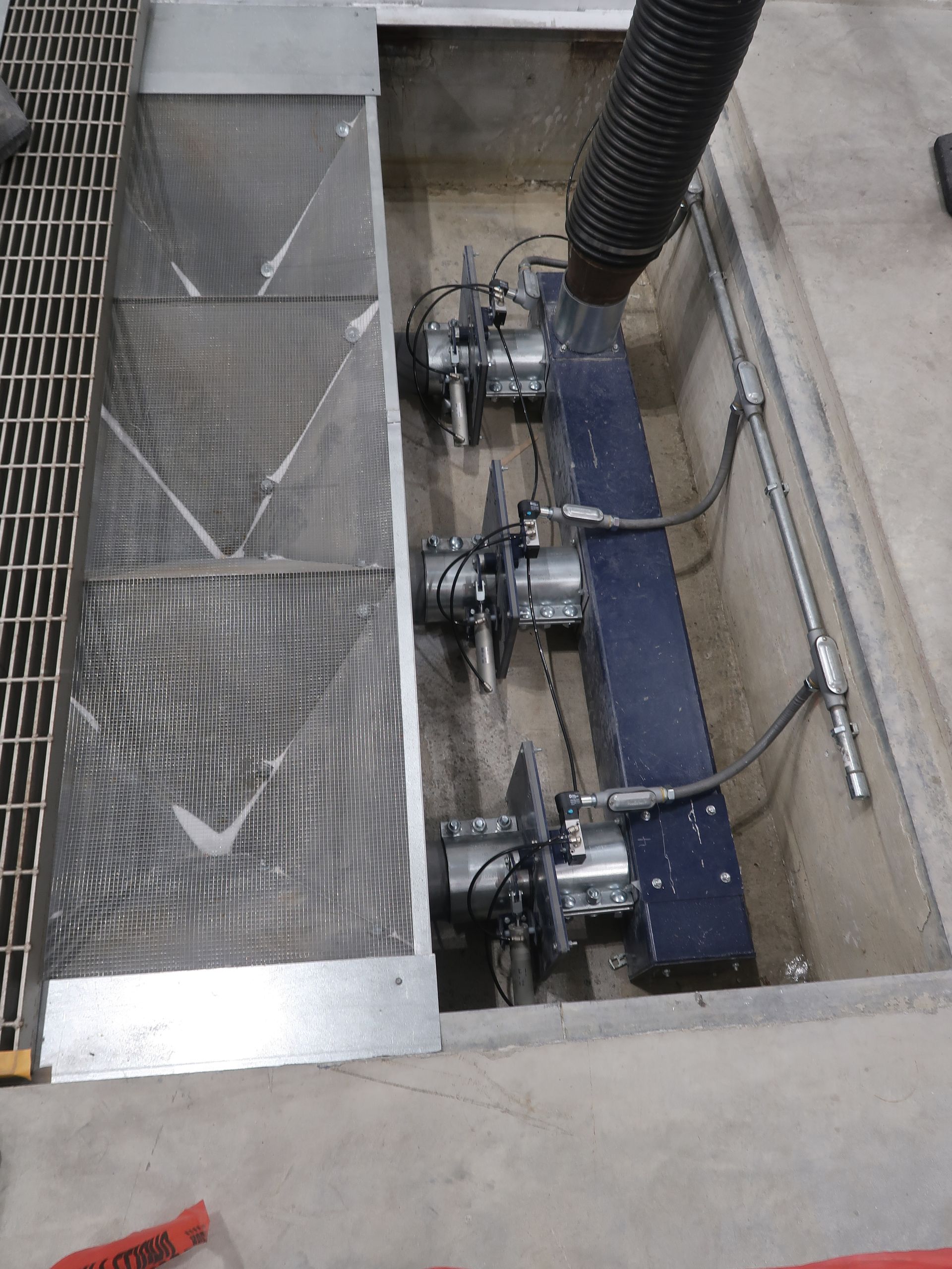 Components of a VES Pneumatic Media Recovery System inside facility