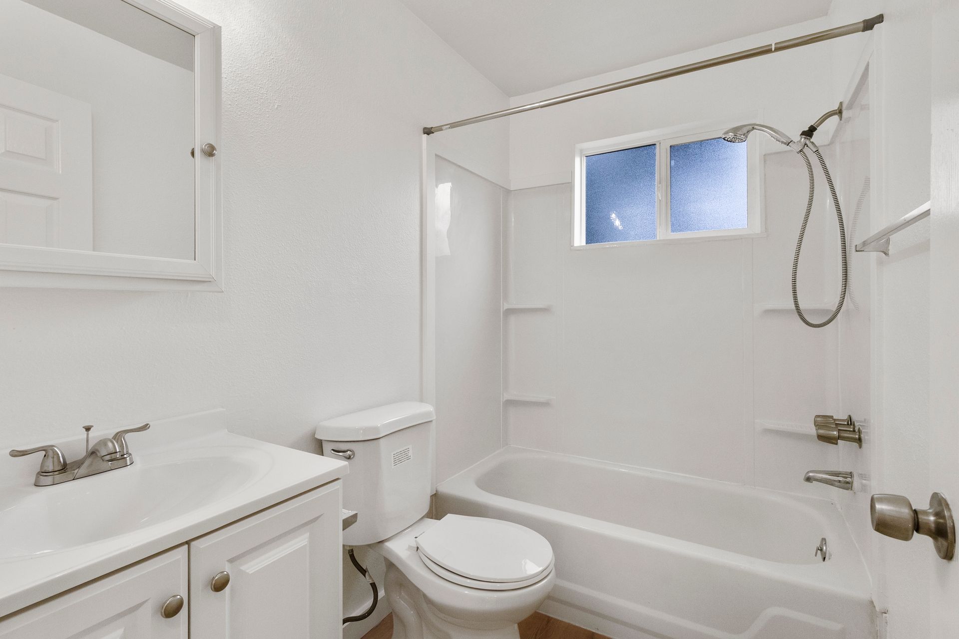 Bell Gardens - bathroom