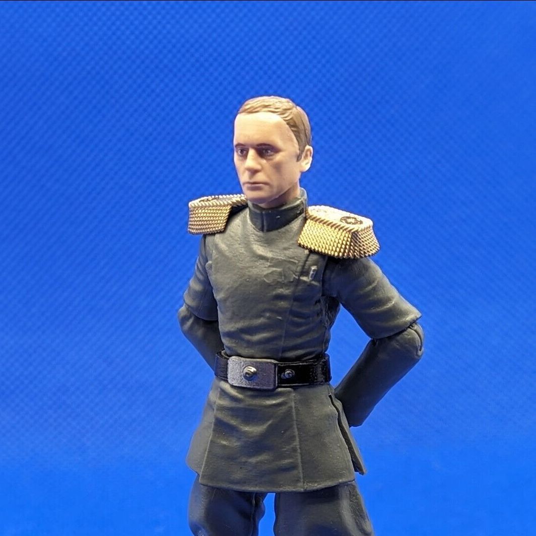 Thrawn with imperial officer epaulettes