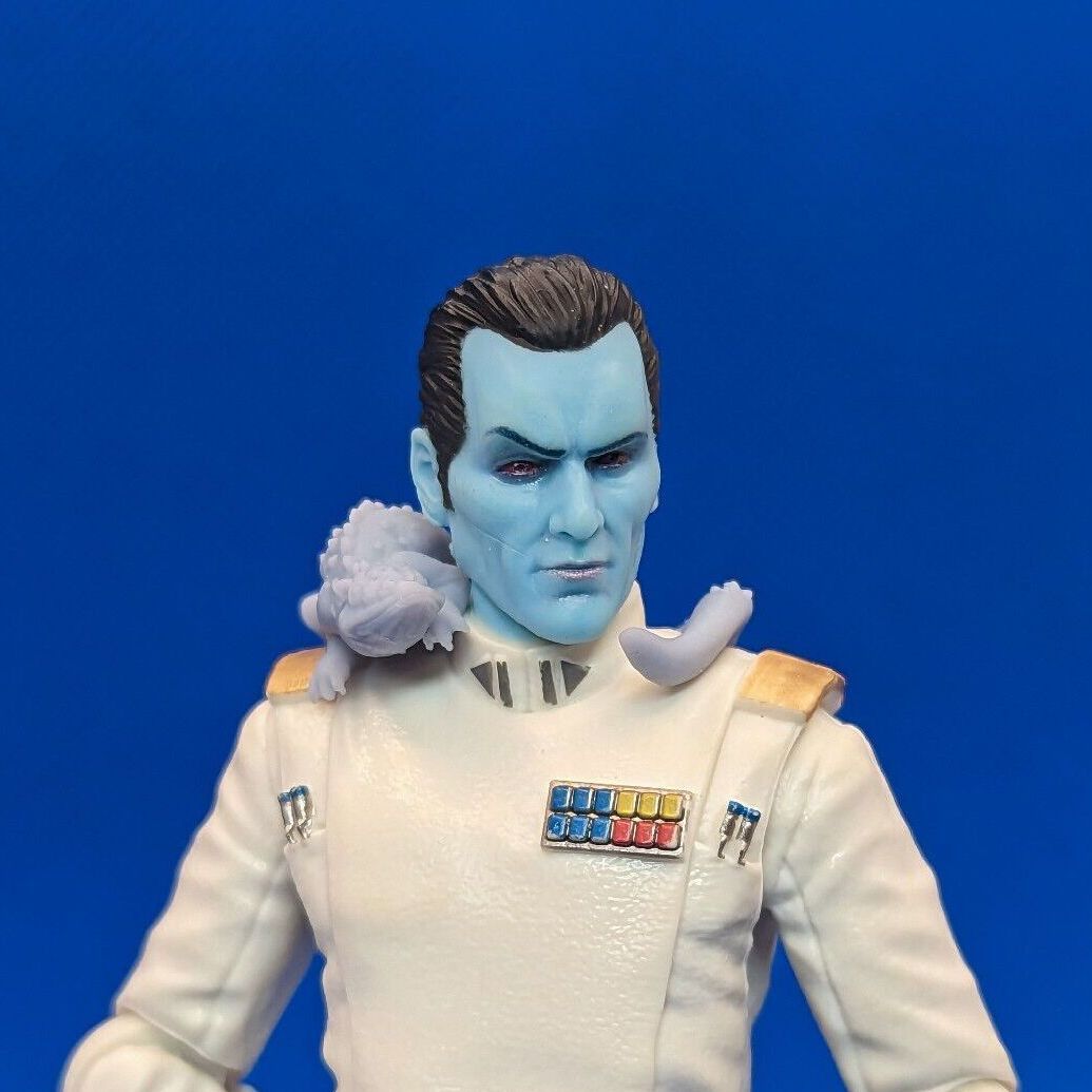 Thrawn and his pet ysalamari