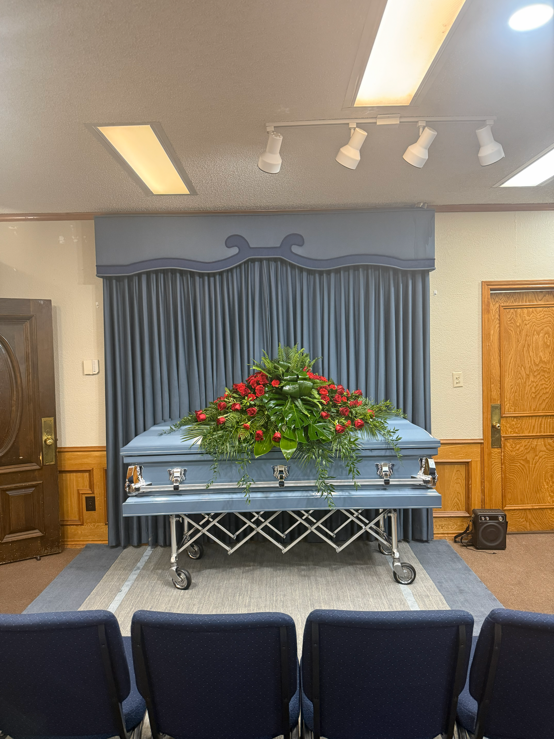 A row of chairs are lined up in a room.