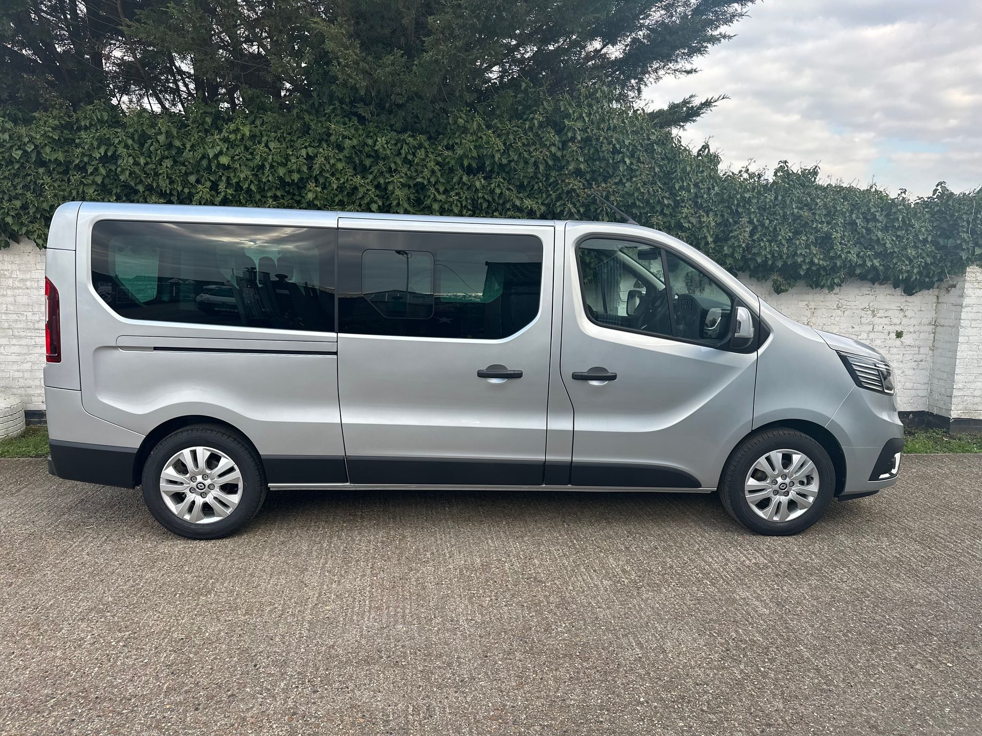 8-9 seat minibus hire , automatic, luxury minibus hire, minibus hire, self drive minibus hire, rent a minibus, minibus rental, rent a 9 seater, uk minibus hire, European minibus hire, rent a mini- bus to take aborad, renault trafic sport and red addition