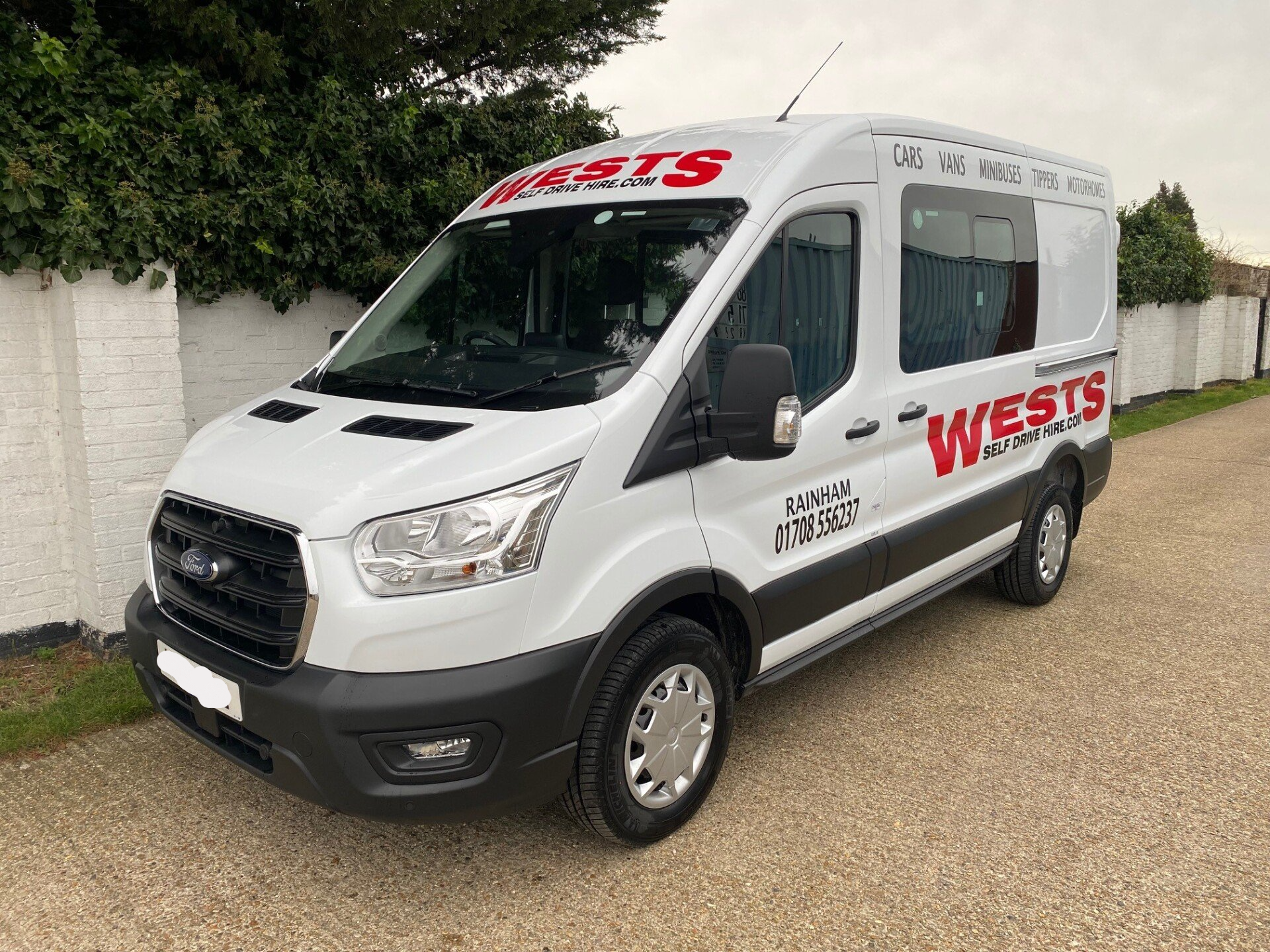 crew cab van hire double cab 5 seat van rental rent a 6 seat van with towbar roof beacon