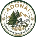 Logo de ADONAÍ: leñador con motosierra junto a pino, montañas y hojas, texto “Especialistas en podas en altura”