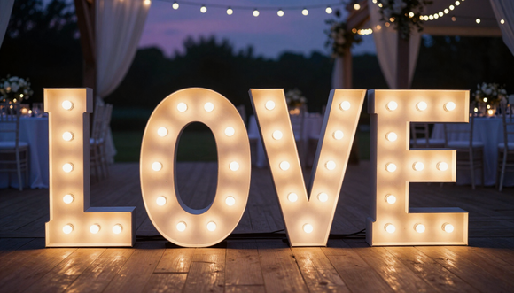 Scritta luminosa LOVE