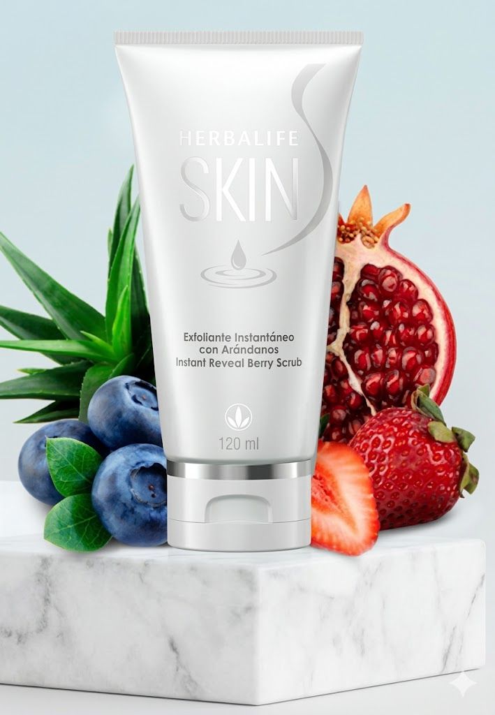 Tubo blanco de crema para el cuidado de la piel con frutas sobre un bloque de mármol.