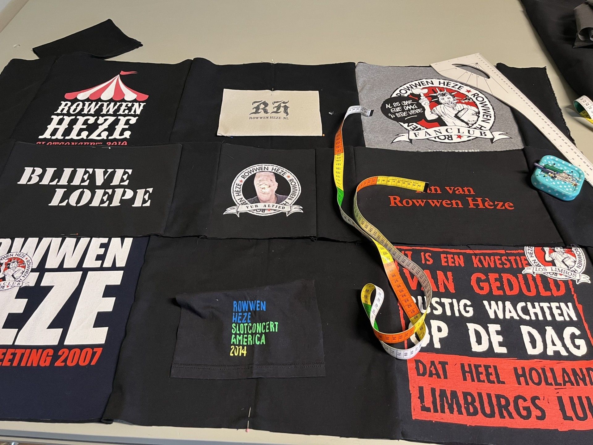 detailfoto genomen in atelier Biezonder van een herinneringsdeken van Rowwen Heze