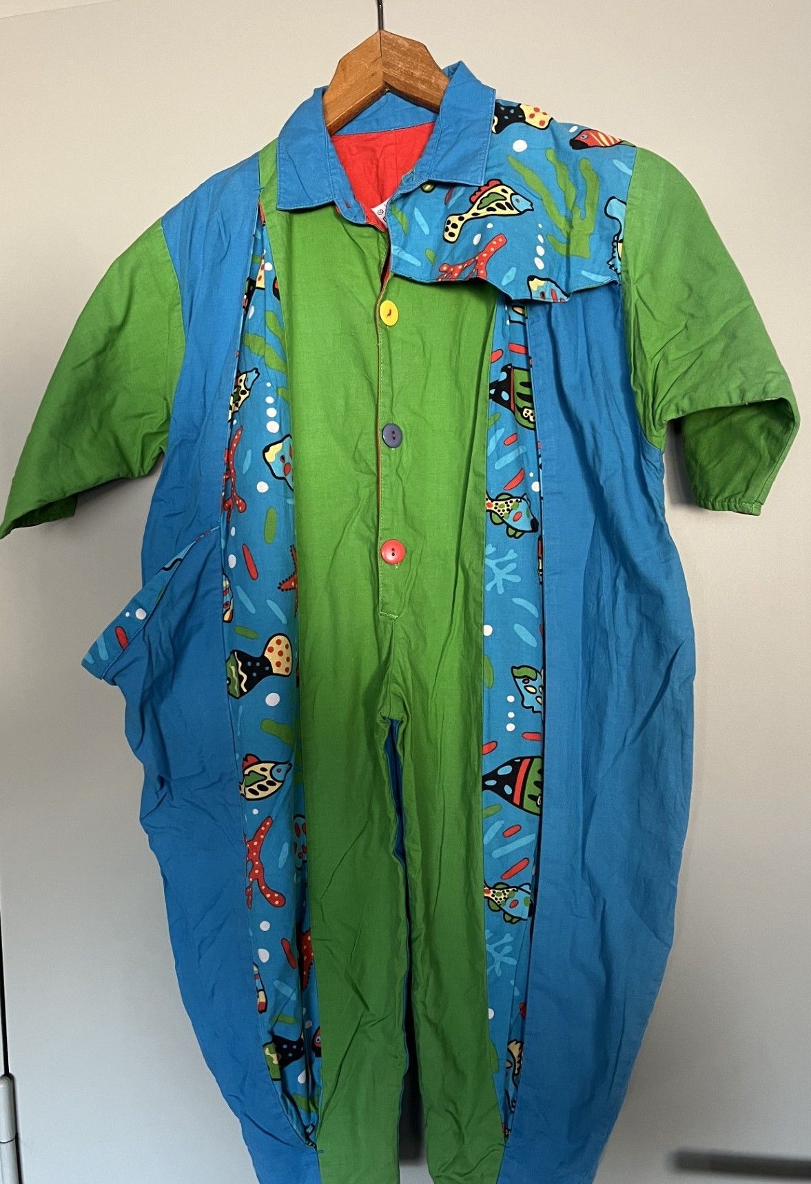 een clownspakje verwerkt in een herinneringsdeken in atelier Biezonder door Ell jans