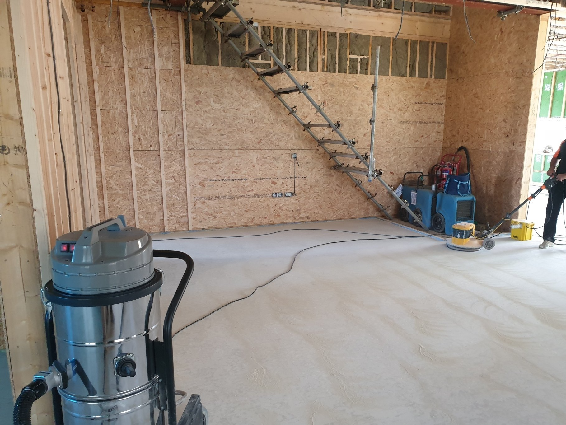 Liquid flow screed laitance removal