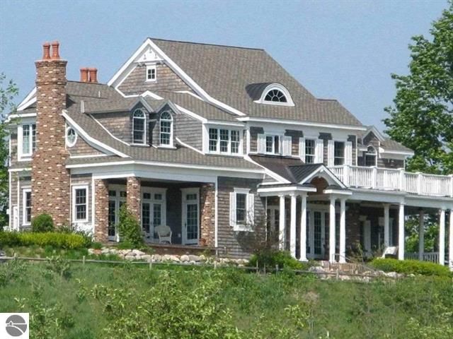 House in lindale drive