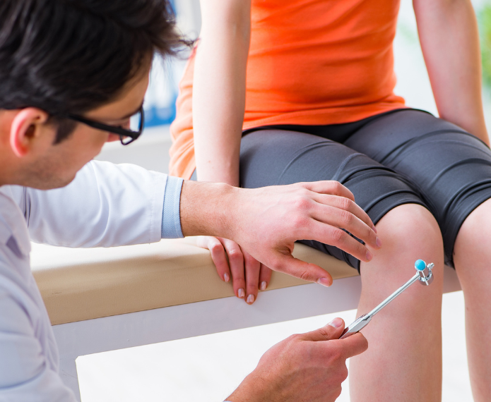 A doctor examines a patient 's knee with a reflex hammer