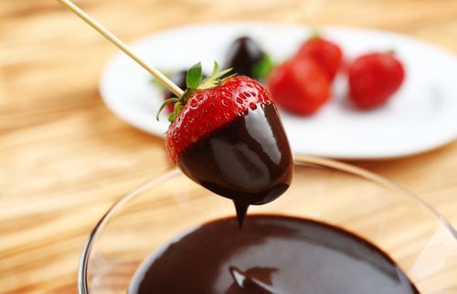 strawberry dipped in chocolate melt