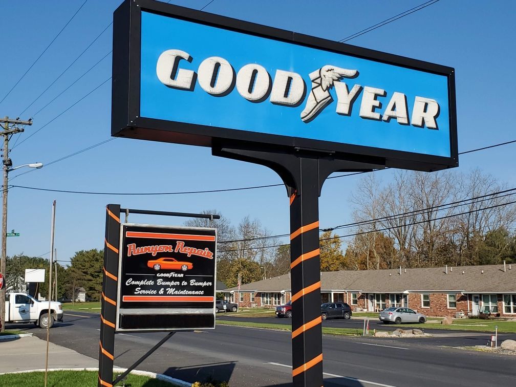 SignThe building | Runyon Repair & Tire