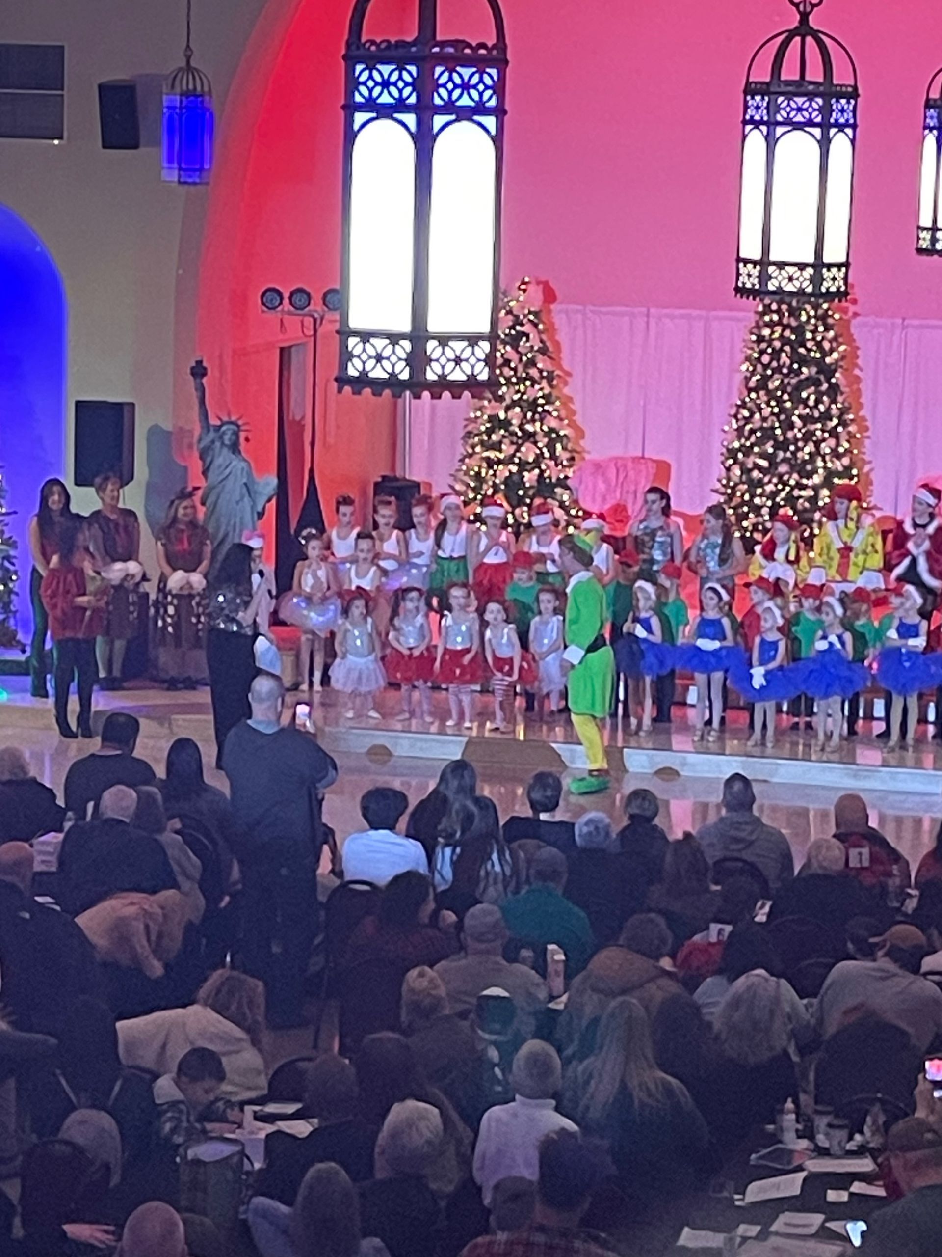 Events rental youngstown, Campbell ohio plays musicals, comedy, trade shows, dog, crafts, Christmas,  Halloween new year eve