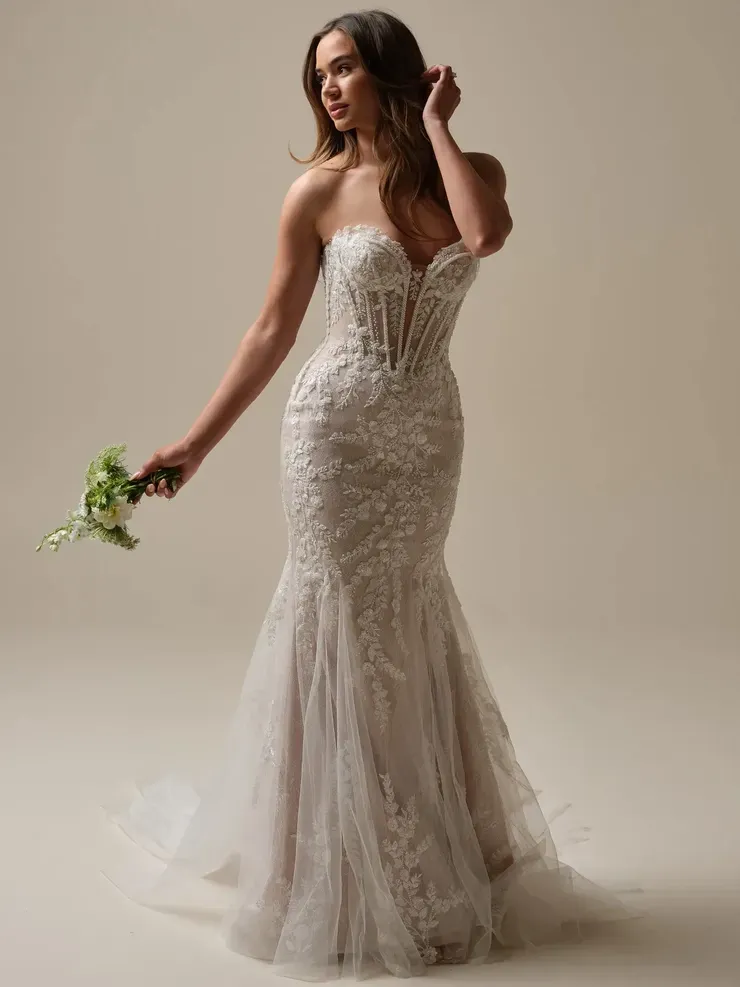A woman in a wedding dress is holding a bouquet of flowers.