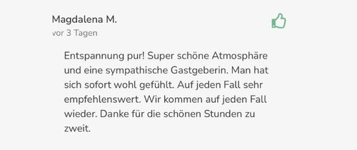 Ein Screenshot eines Facebook-Posts mit einem grünen Daumen nach oben.