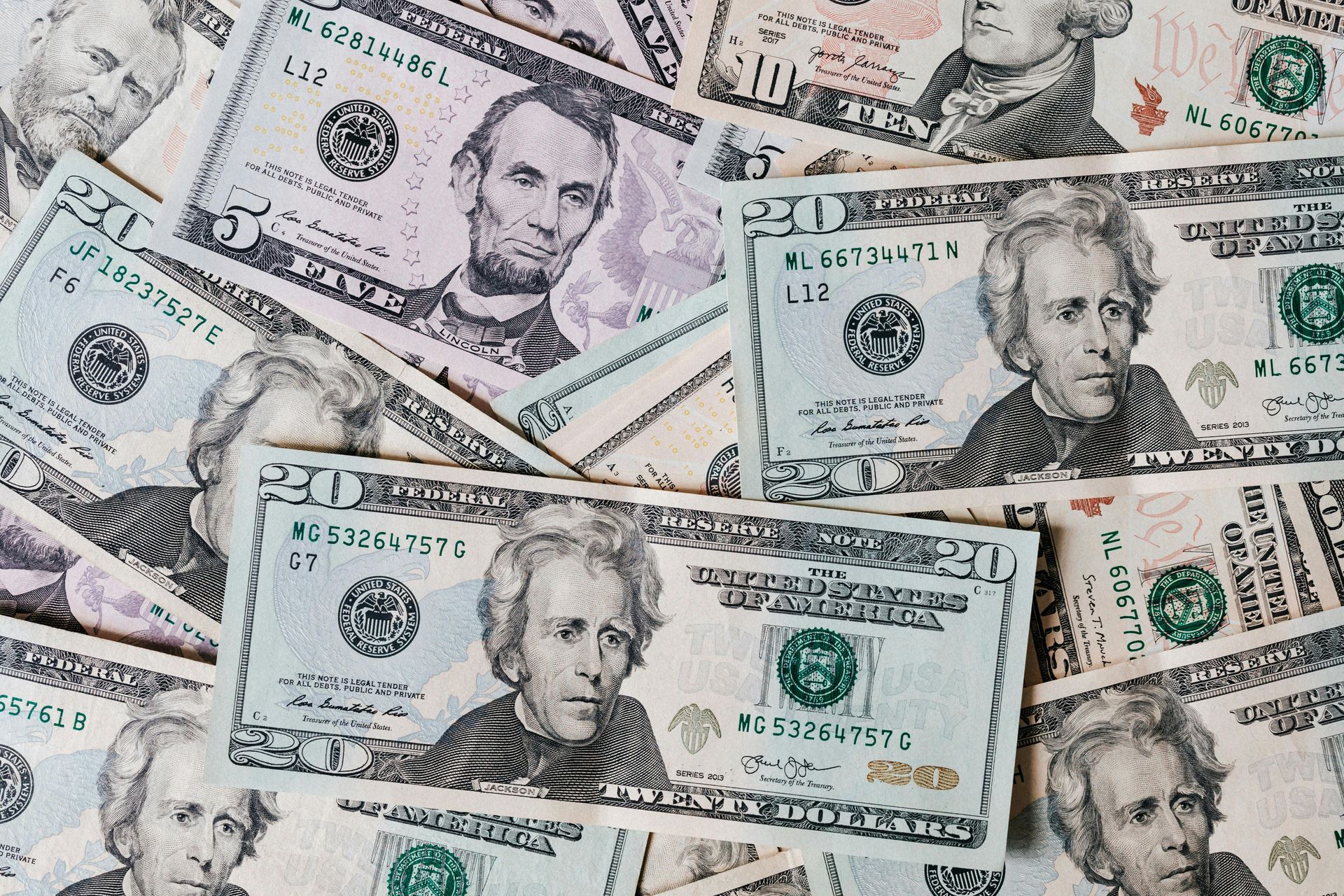 A pile of twenty dollar bills with abraham lincoln on them