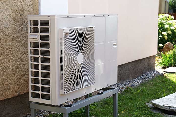Heat pump or air conditioning outdoor unit
