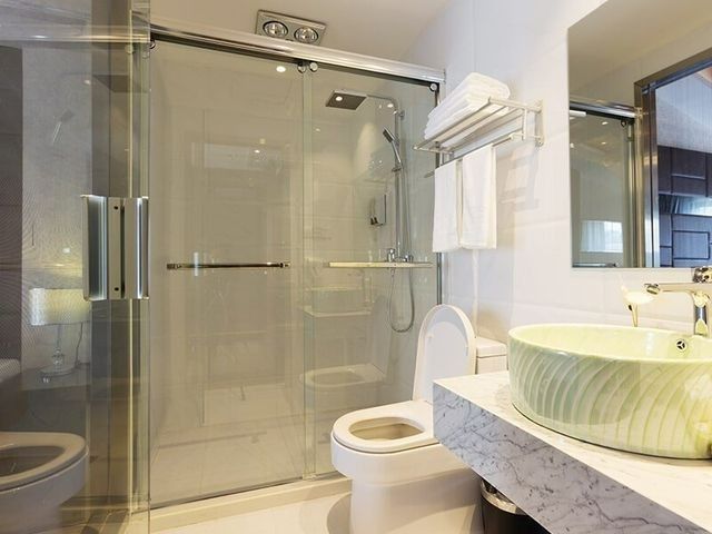 A Bathroom With a Toilet , Sink , Shower and Mirror — Southside Glass & Aluminium In Bentley Park, QLD 