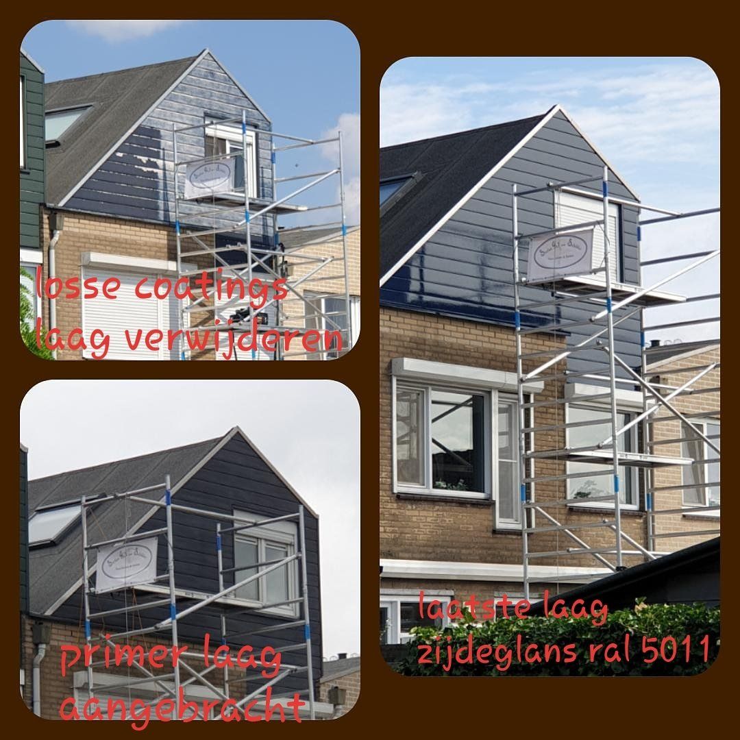 Een huis met steigers, met tekst over het verwijderen van de coating, het aanbrengen van primer en het schilderen in RAL 5011.