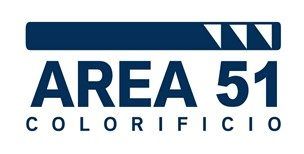 Logo AREA 51 Colorificio in blu e bianco con forme stilizzate di tetti sopra il testo