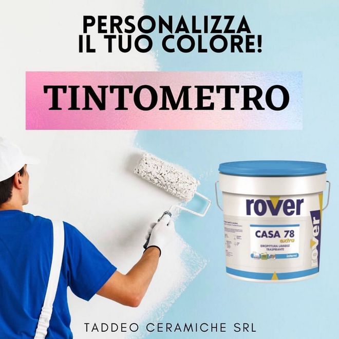 Manifesto promozionale per la miscelazione dei colori Tintometro, che mostra un imbianchino stendere della vernice bianca accanto a un secchio di vernice Rover Casa 78.