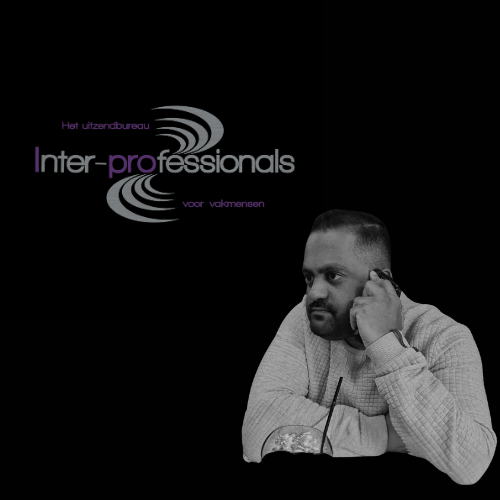 Een man praat op een mobiele telefoon voor een interprofessioneel logo
