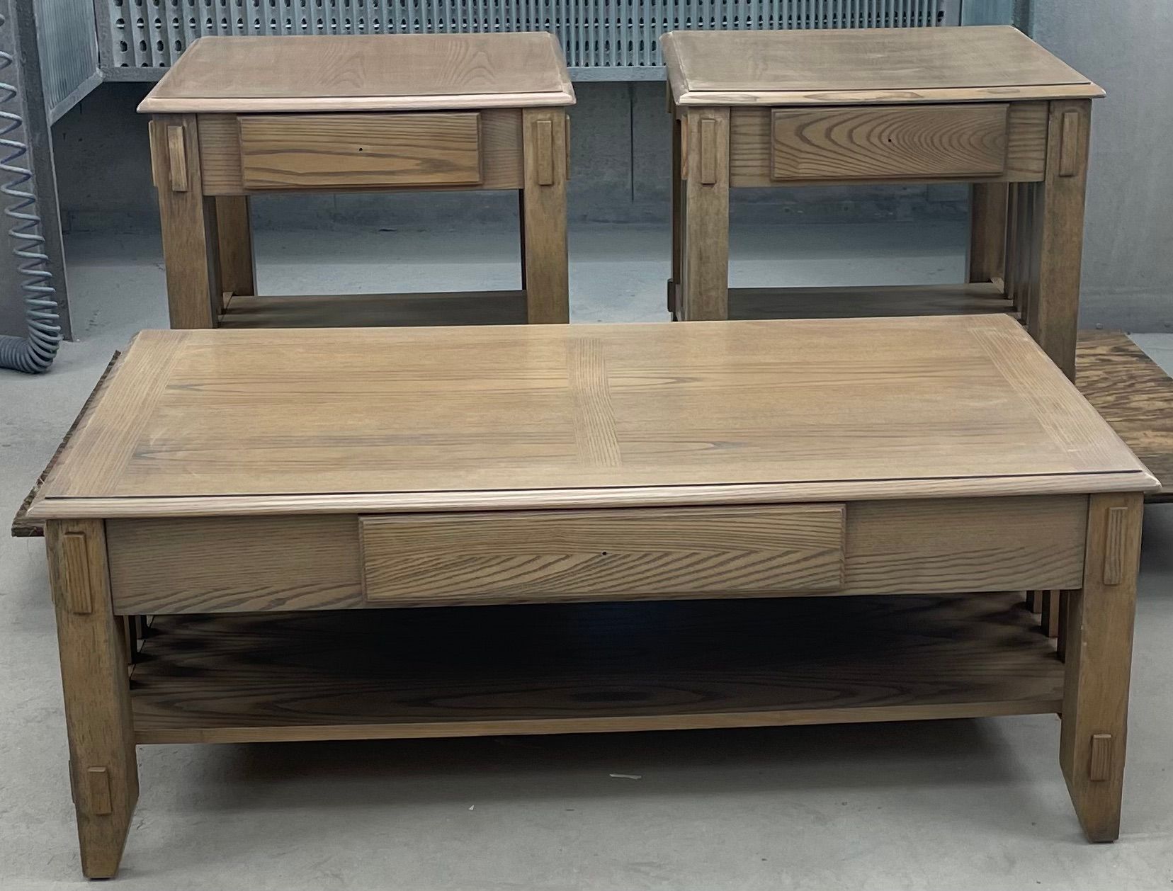 A coffee table and two end tables in a room