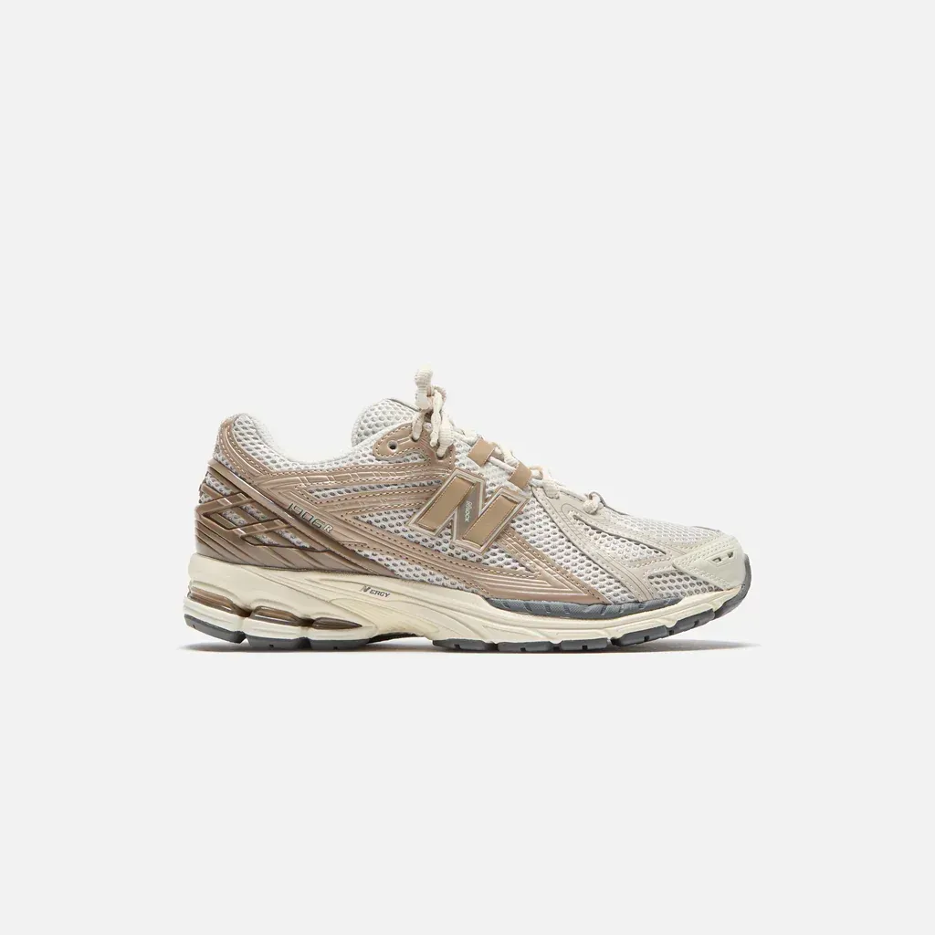 New Balance- 1906R Timberwolf with Mindful Grey and Moonbeam