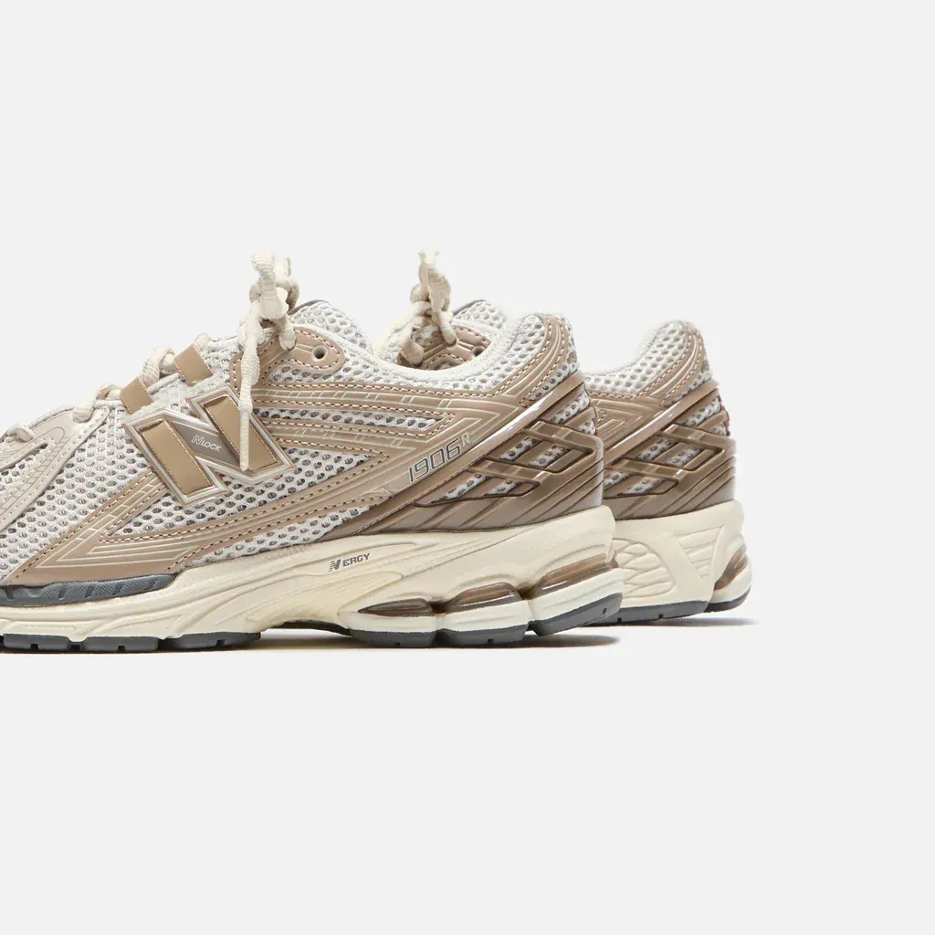 New Balance- 1906R Timberwolf with Mindful Grey and Moonbeam
