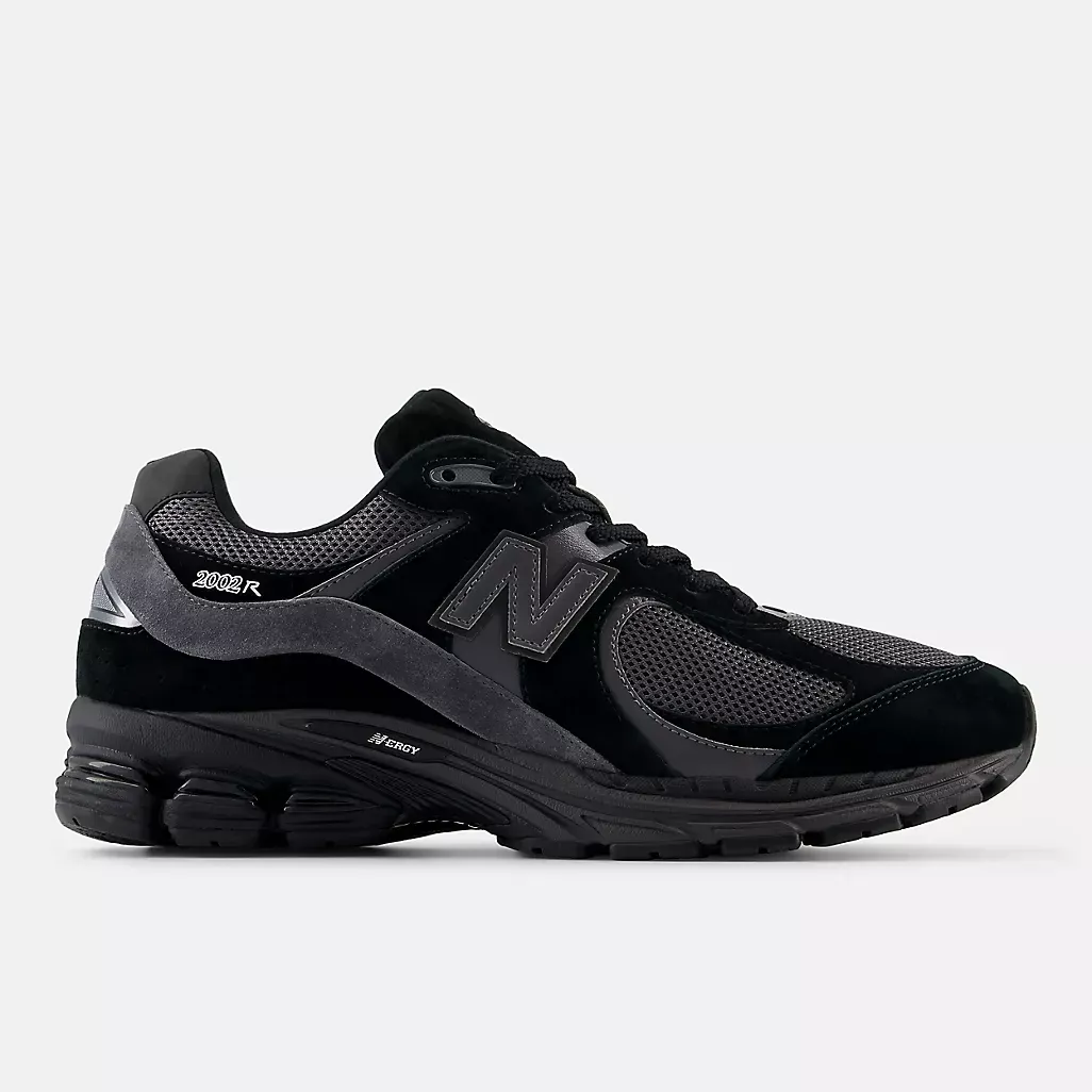 New Balance - 2002R Black with Magnet