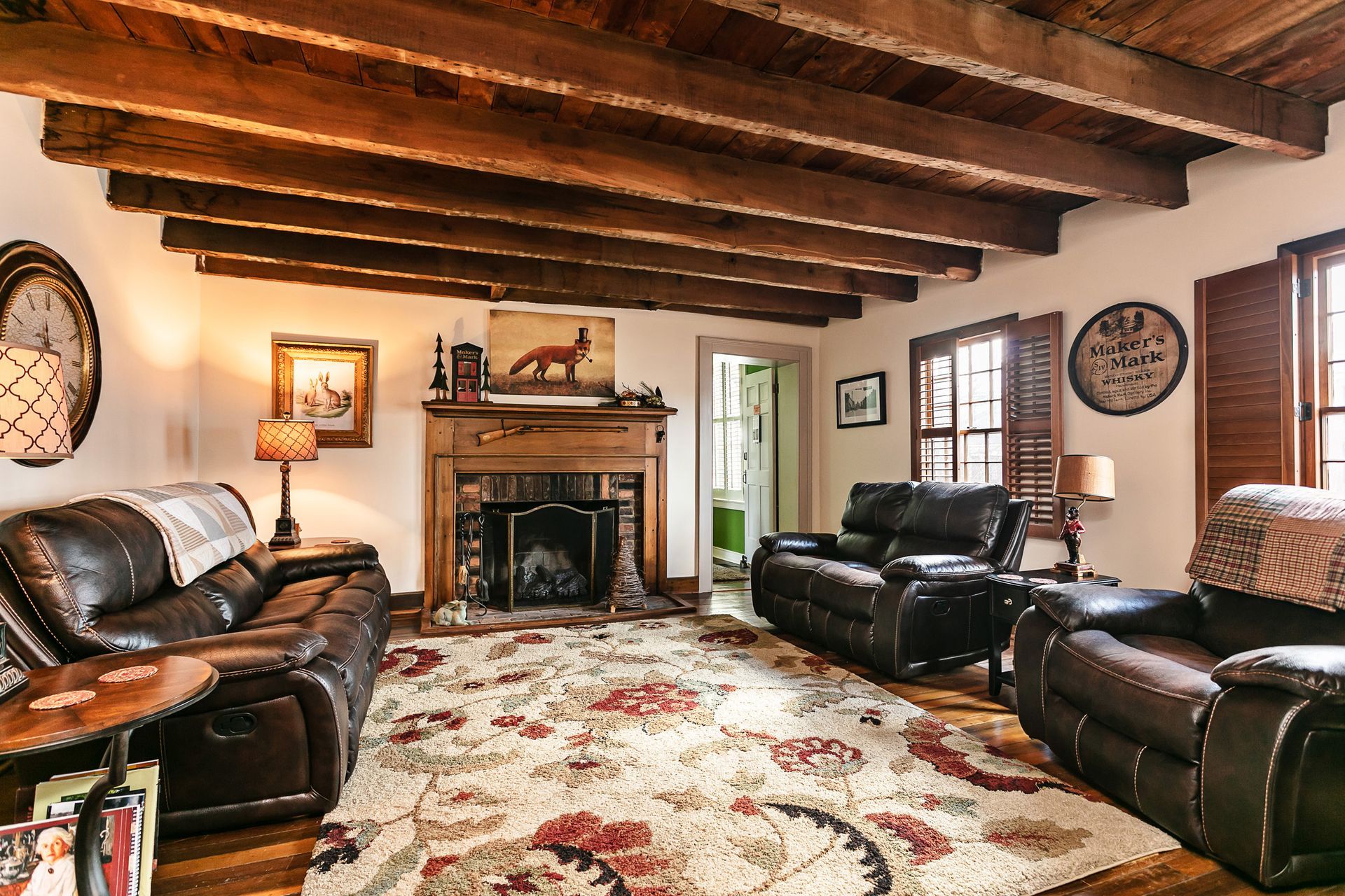 A living room filled with furniture and a fireplace.