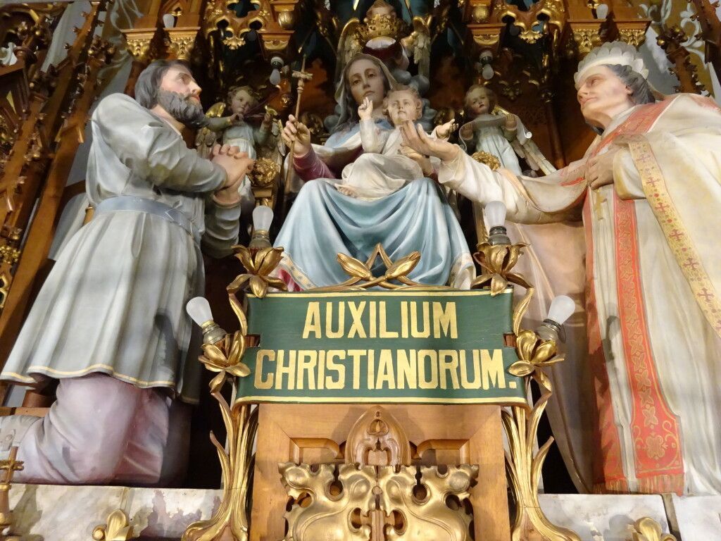 Jesus and Mary on the throne of the high altar of St. Mary's Church