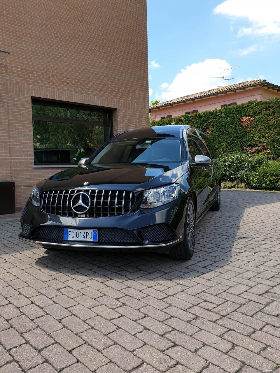 Auto nera per funerali