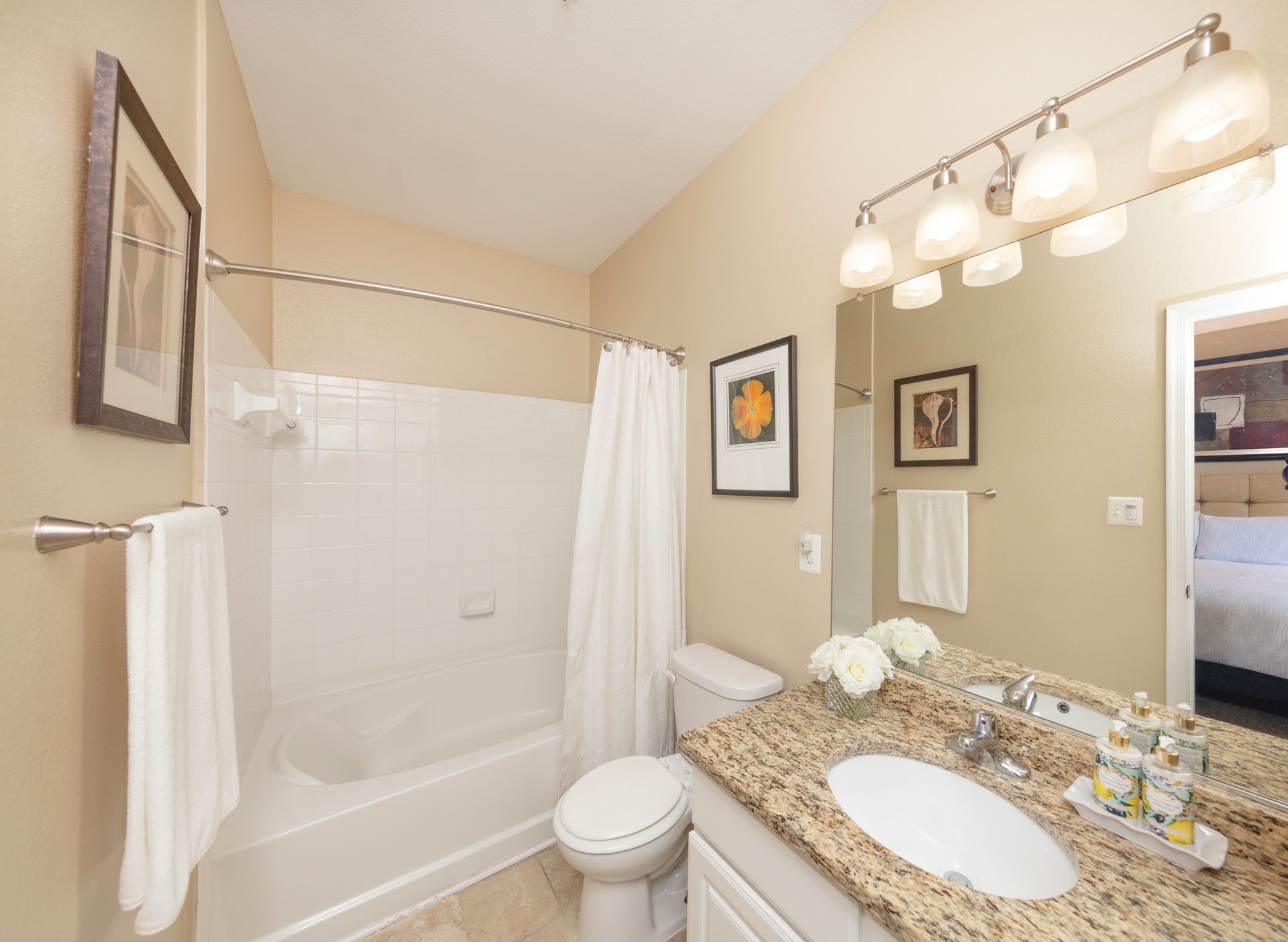 Park Place at Van Dorn apartment bathroom soaking tub - Alexandria, VA