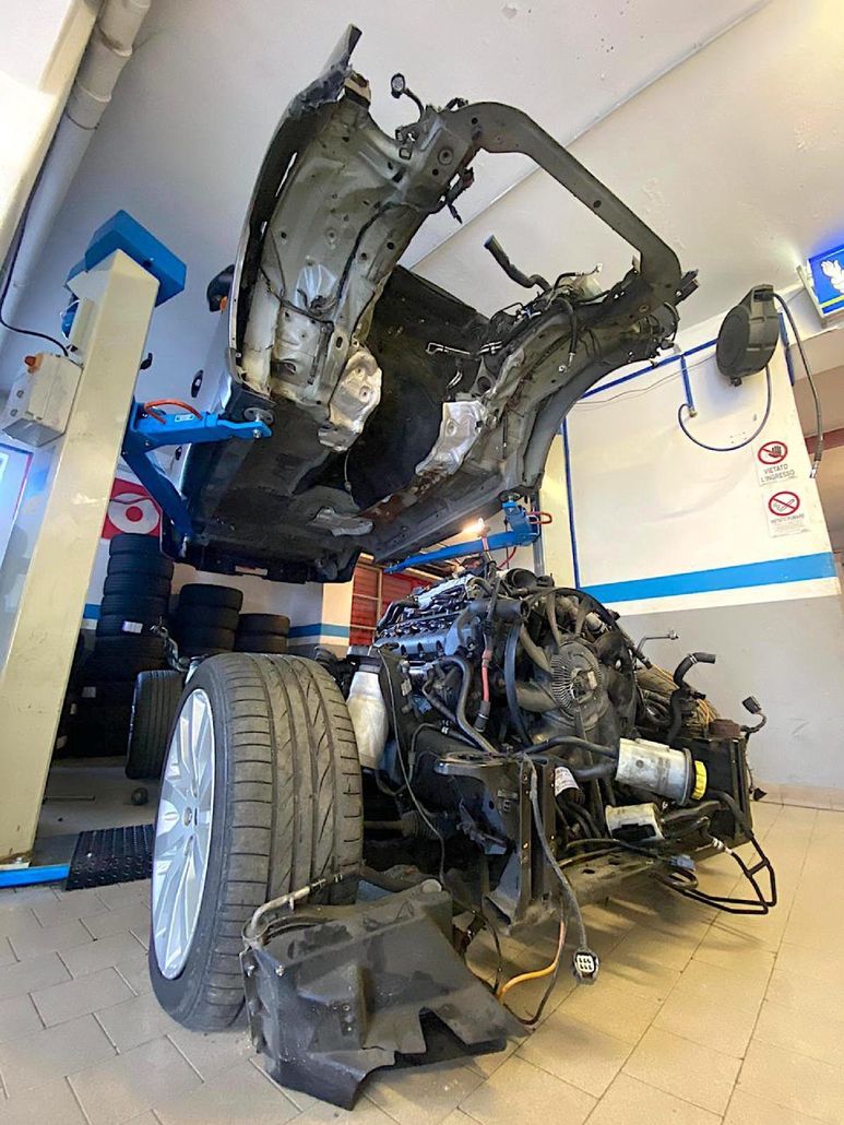 manutenzione motore nel centro assistenza per cambi automatici a Sondrio