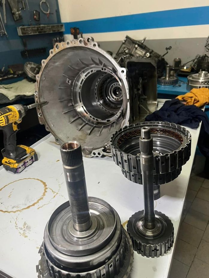 componenti di un ammortizzatore auto
