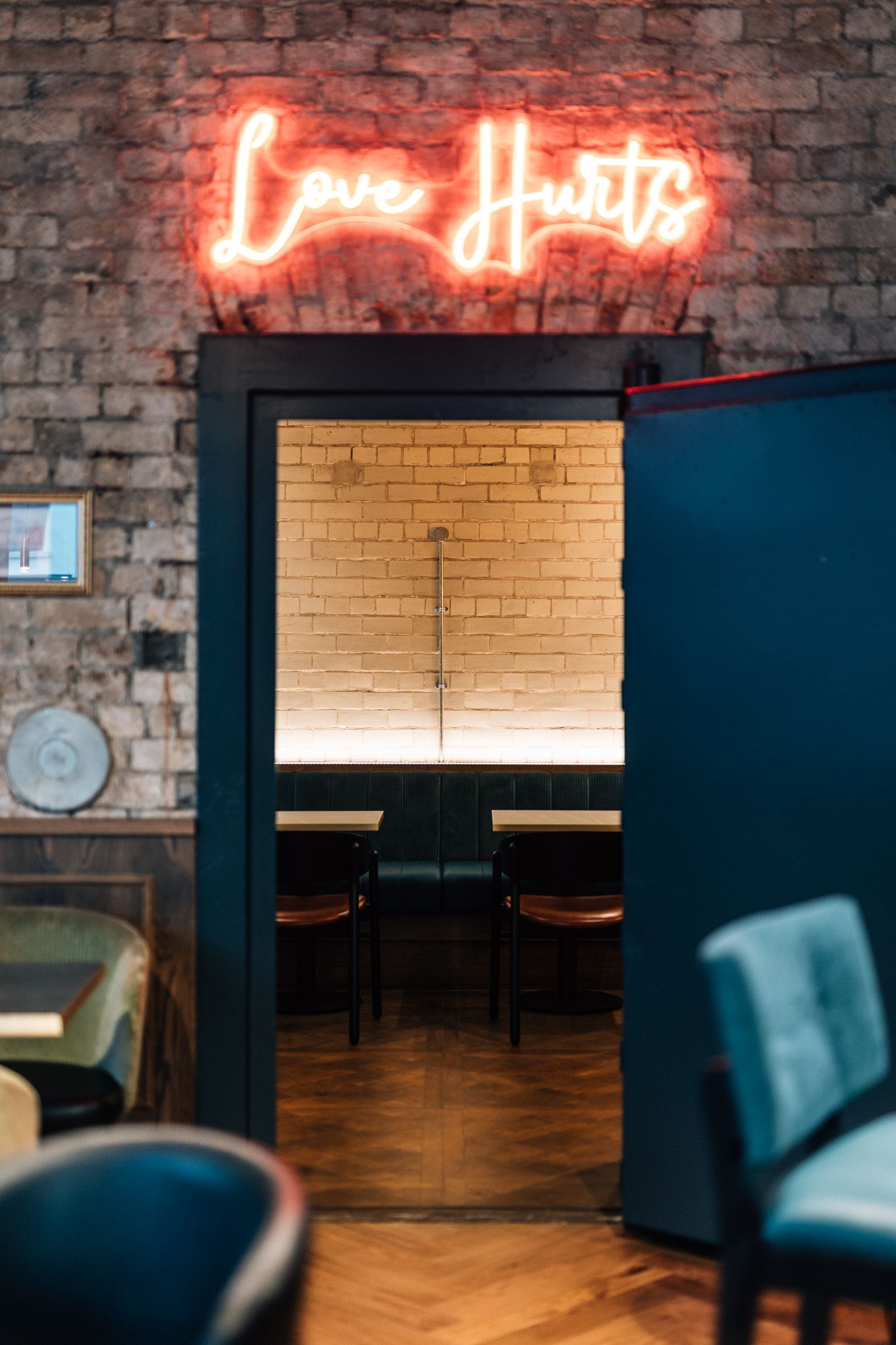 Neon sign 