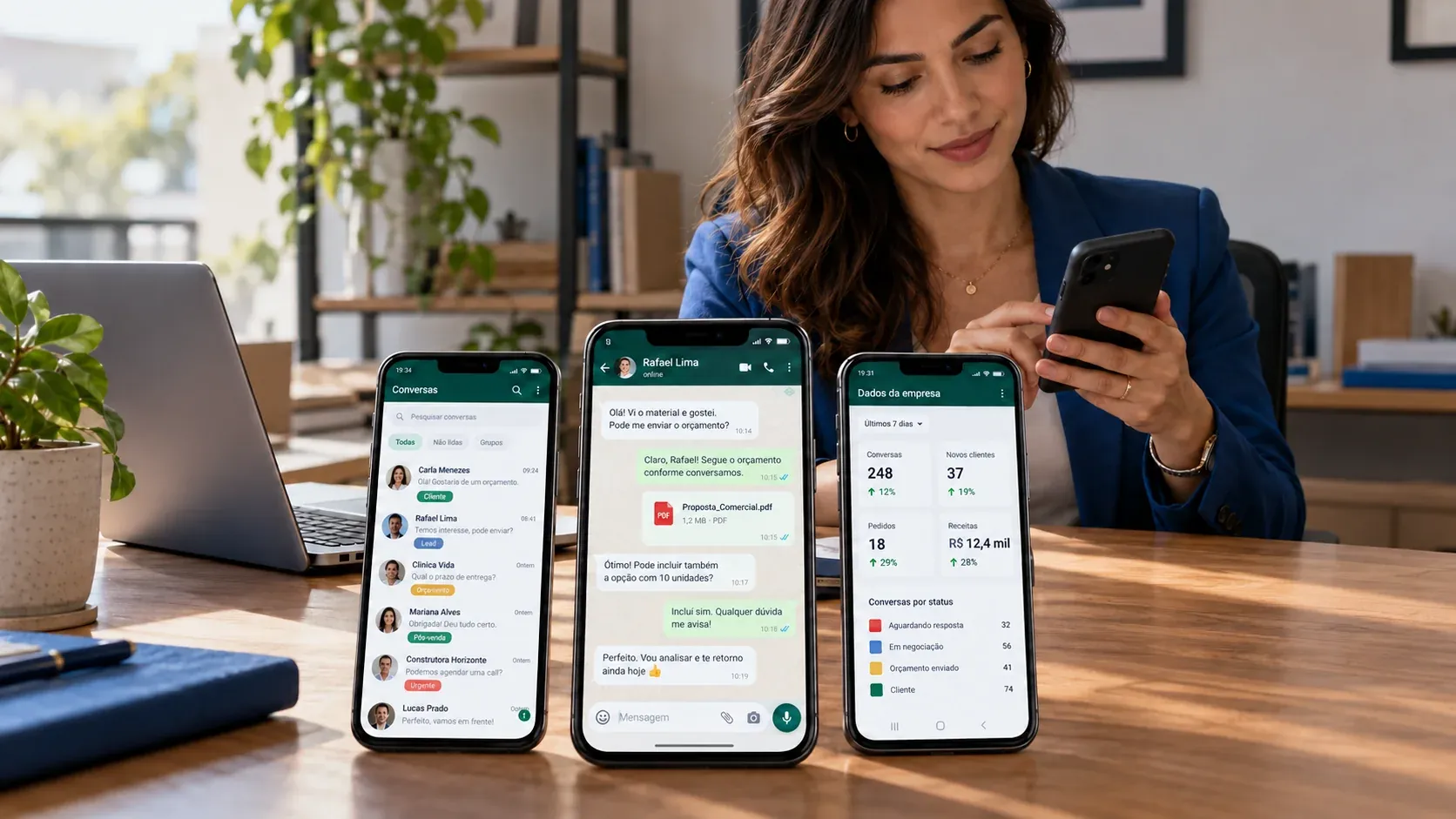 Profissional organizando o atendimento da empresa no WhatsApp Business