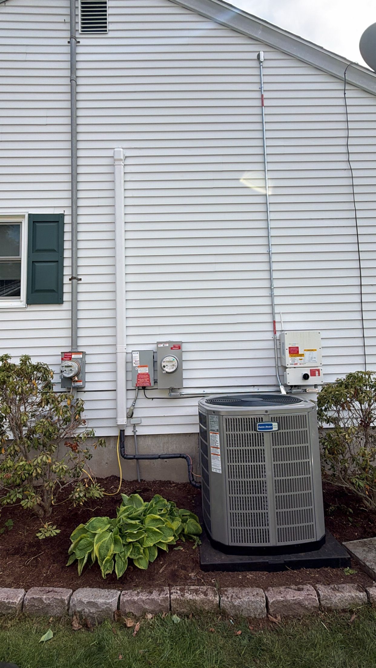 Outdoor central air conditioning condenser installation